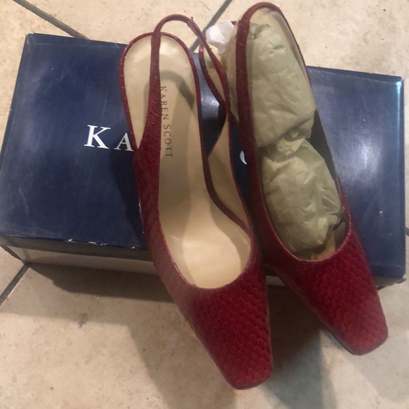 Red high heel - Picture 3 of 4